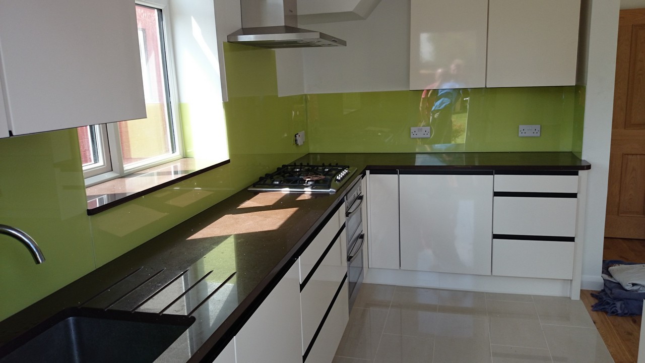 Lime green glass kitchen splashback installed by Dunstable glaziers
